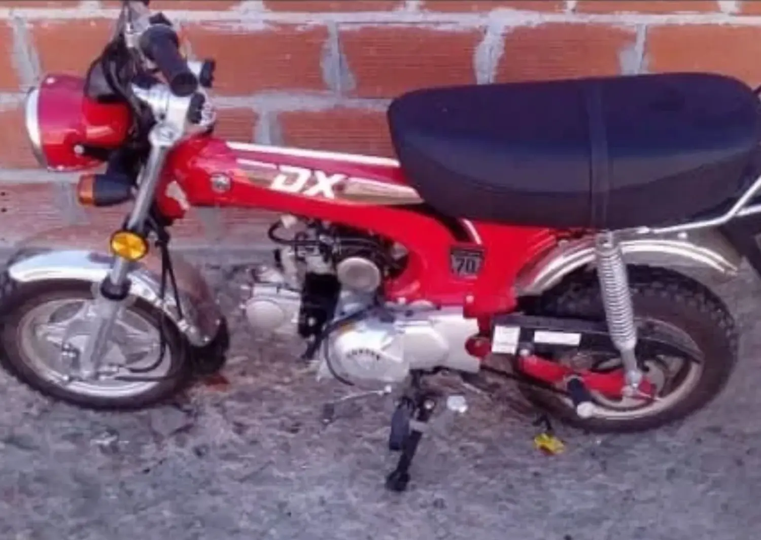 La motocicleta y la garrafa fueron robadas este sábado por la madrugada.