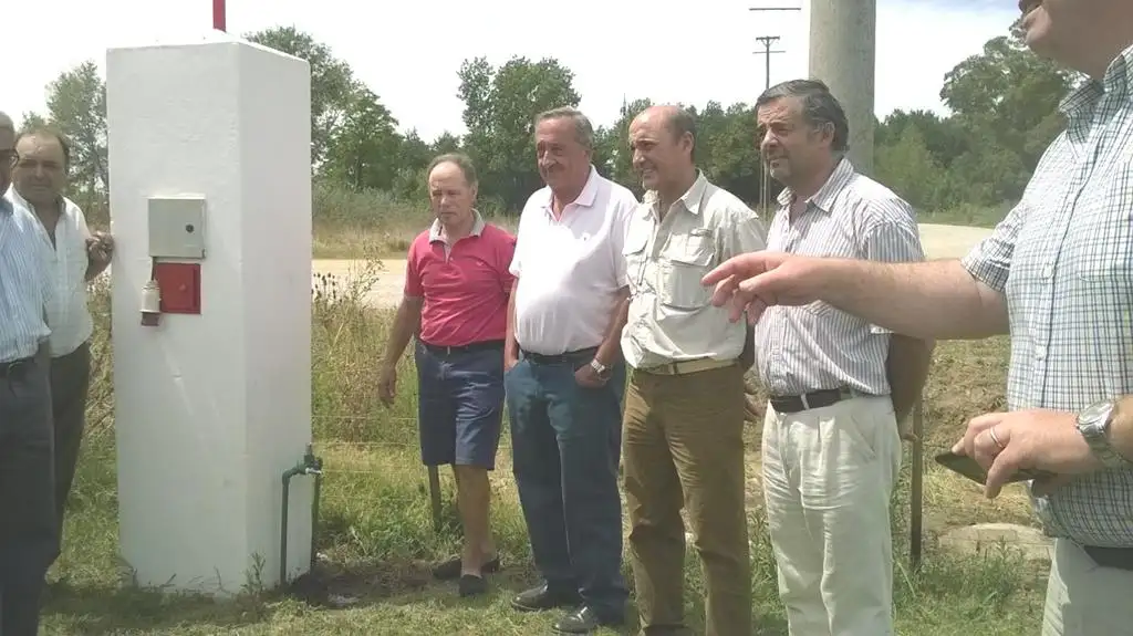 Se inauguró la obra de  provisión de agua corriente en De la Canal
