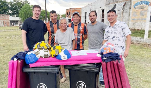El club Villa Zorraquín se fortalece con nuevos materiales deportivos