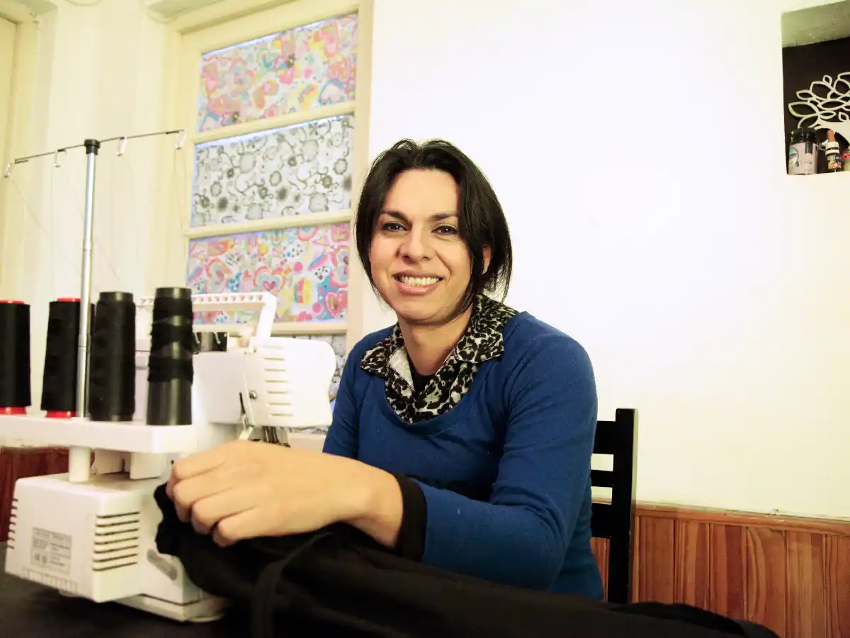 Jimena y Jackeline, dos mujeres que reinventaron el oficio de coser 