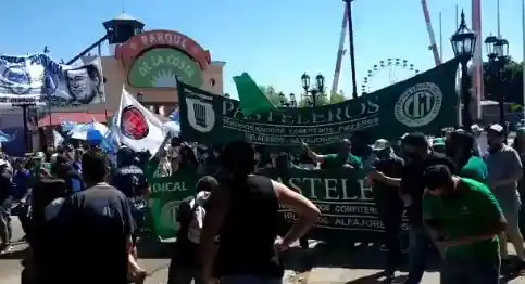 Tigre: Protesta frente al Parque de la Costa ante posibles despidos y cierre