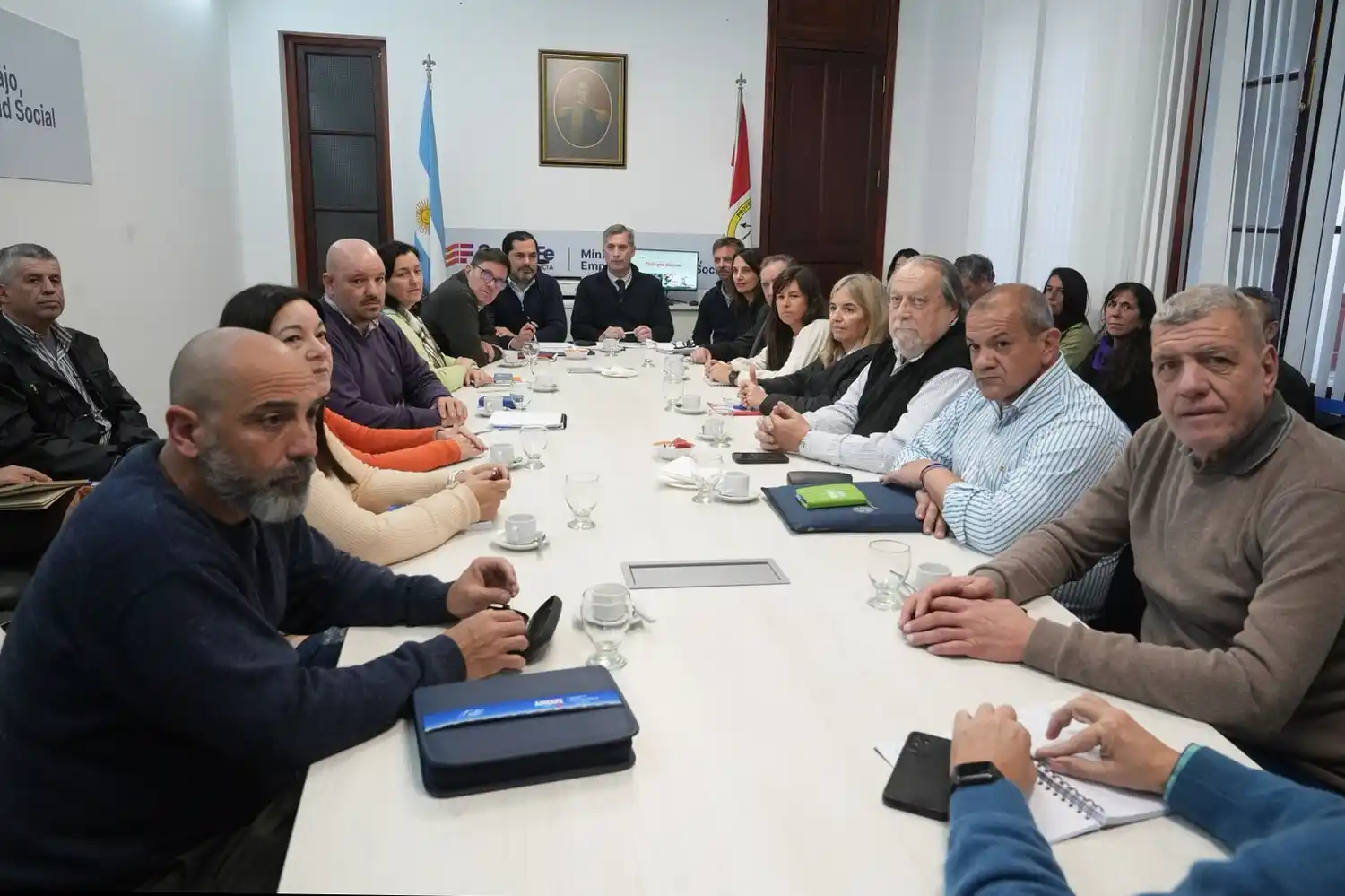 La provincia ofreció a los docentes un aumento salarial semestral del 7%.