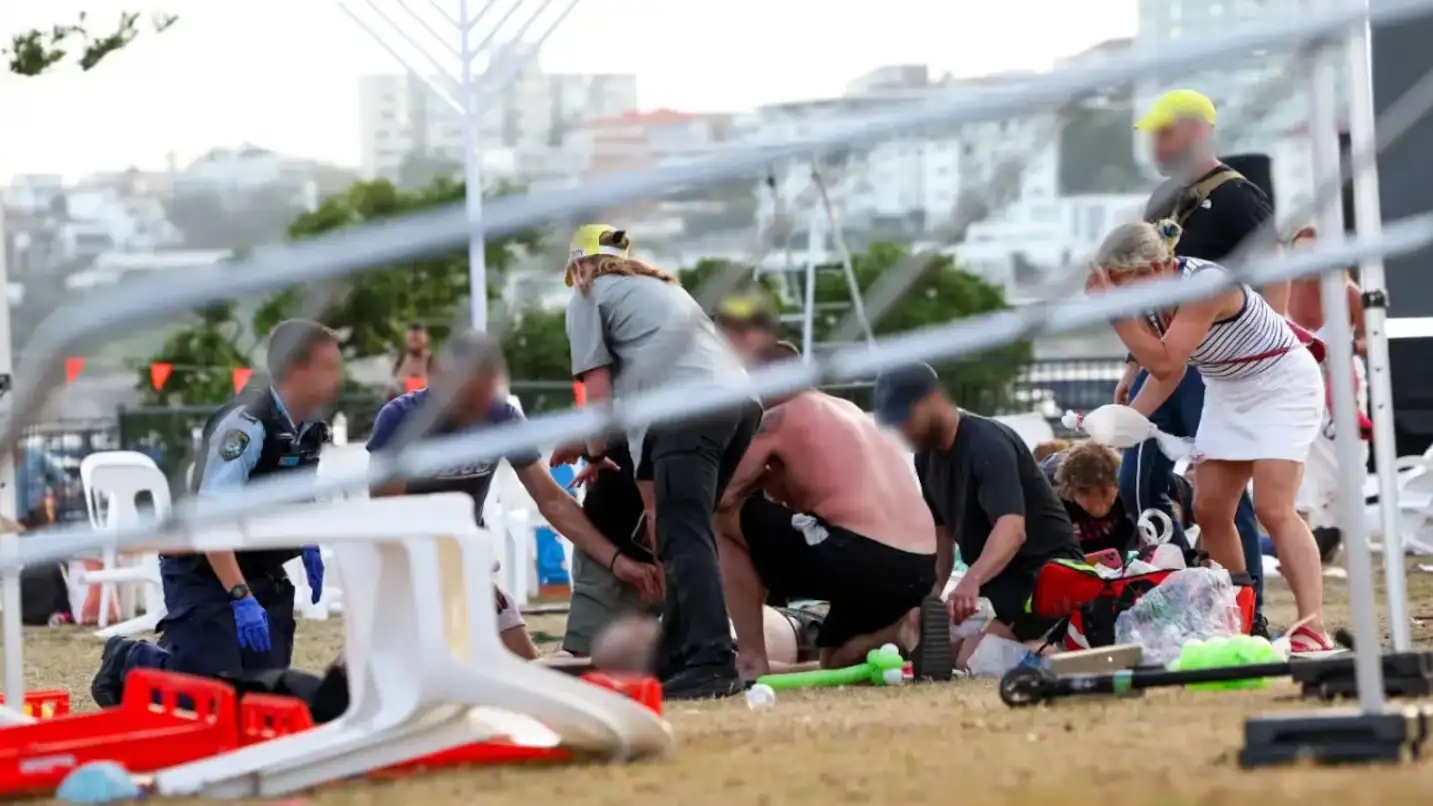 Hay al menos 29 heridos, uno de los atacantes fue abatido y otro detenido. (Foto/Gentileza: The Sydney Morning Herald)