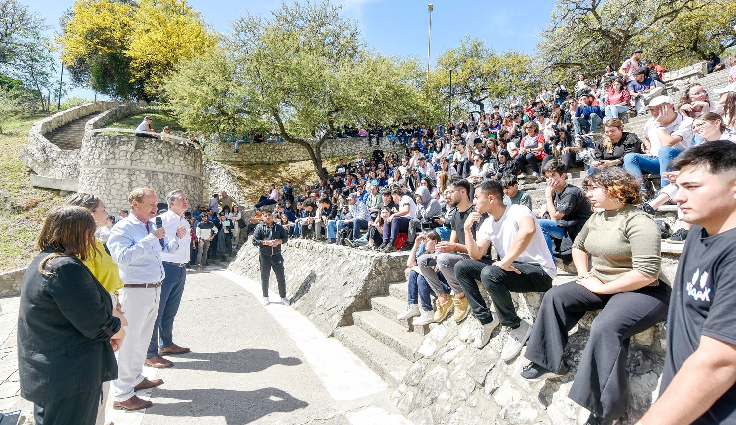 Bordet y Bahl llamaron a defender la democracia y la educación pública