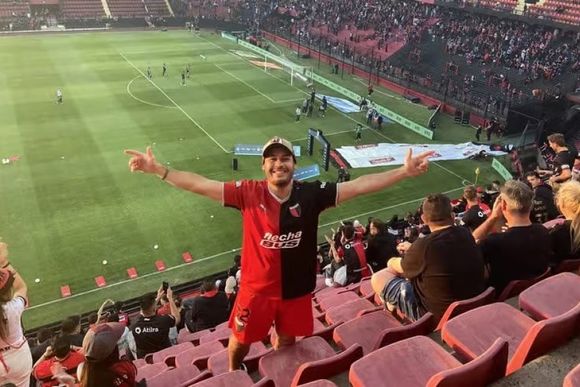 Conmoción en la región: golpearon salvajemente a un joven a la salida de un boliche y pelea por su vida