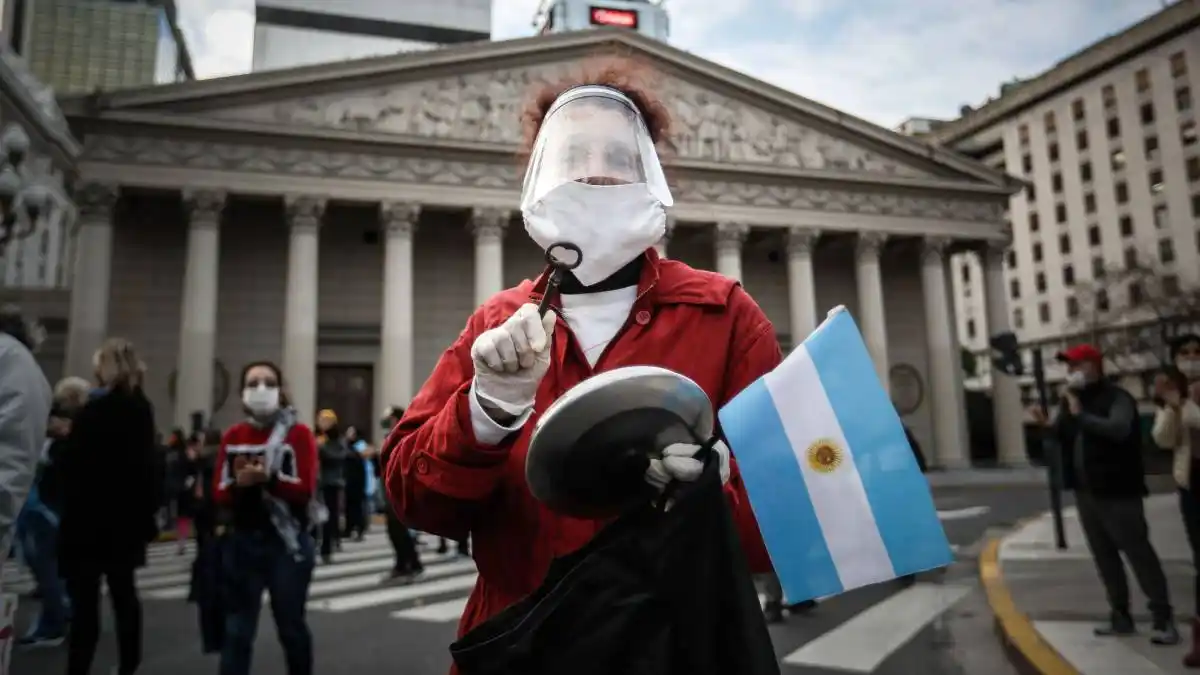 "La democracia está en peligro": Intelectuales opositores alertan sobre "el eficaz relato de la infectadura"