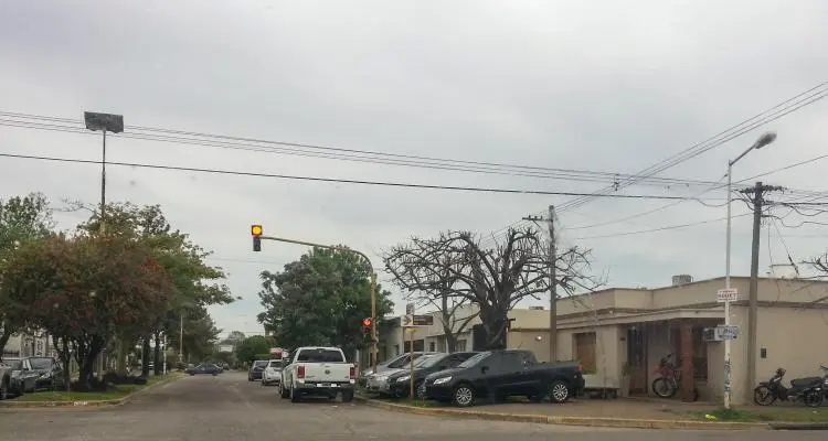 Infraccionan vehículos que estaban en la vereda y serían de un revendedor