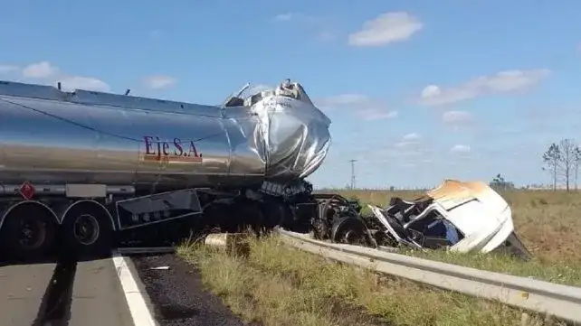 Ruta 14: dos víctimas fatales tras un choque de camiones