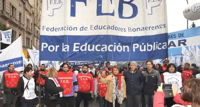 El Gobierno bonaerense avisó que descontará el día