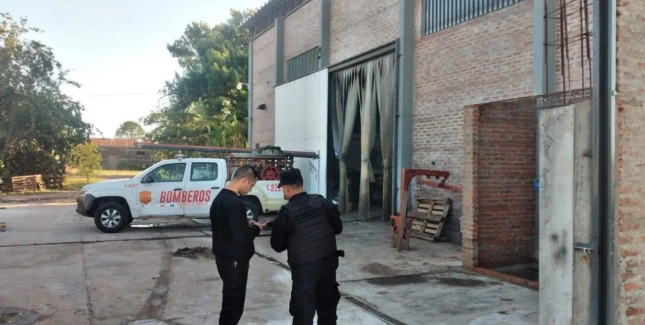 Gran susto en una fábrica de snacks de la región: un extractor de aceite se prendió fuego