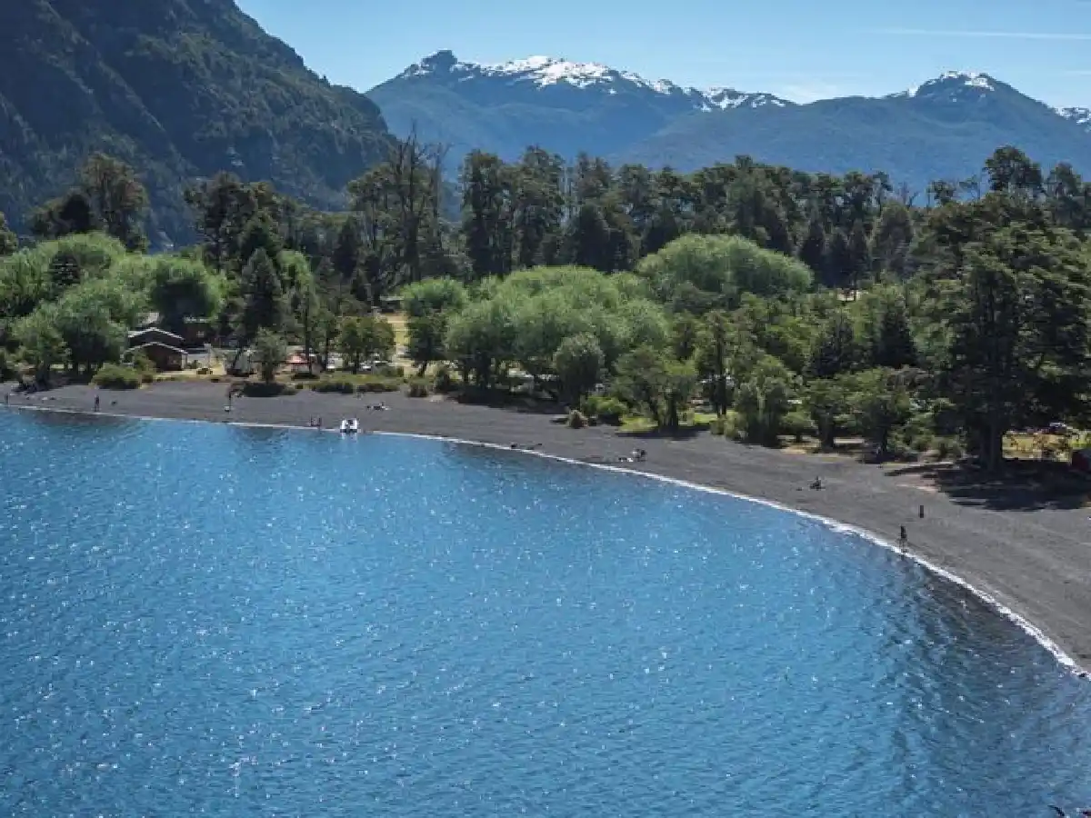 El Gobierno da marcha atrás y no declarará al volcán Lanín como "sitio sagrado mapuche"