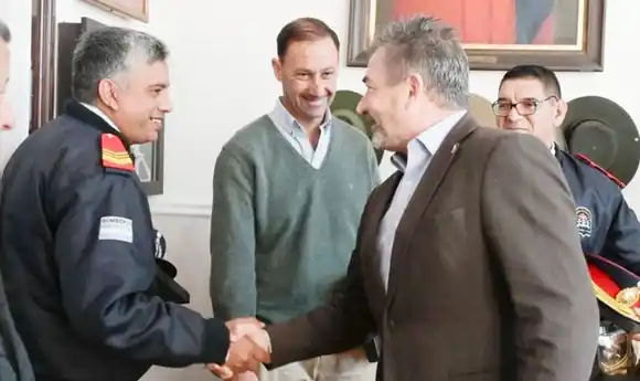 Reconocen a bomberos de Concordia por salvar a un accidentado en la Ruta Nacional 18