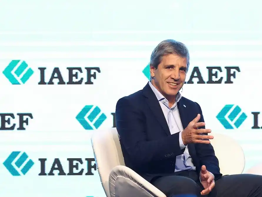 Cómo es el plan de Caputo para pagar los vencimientos de deuda hasta las elecciones presidenciales de 2027