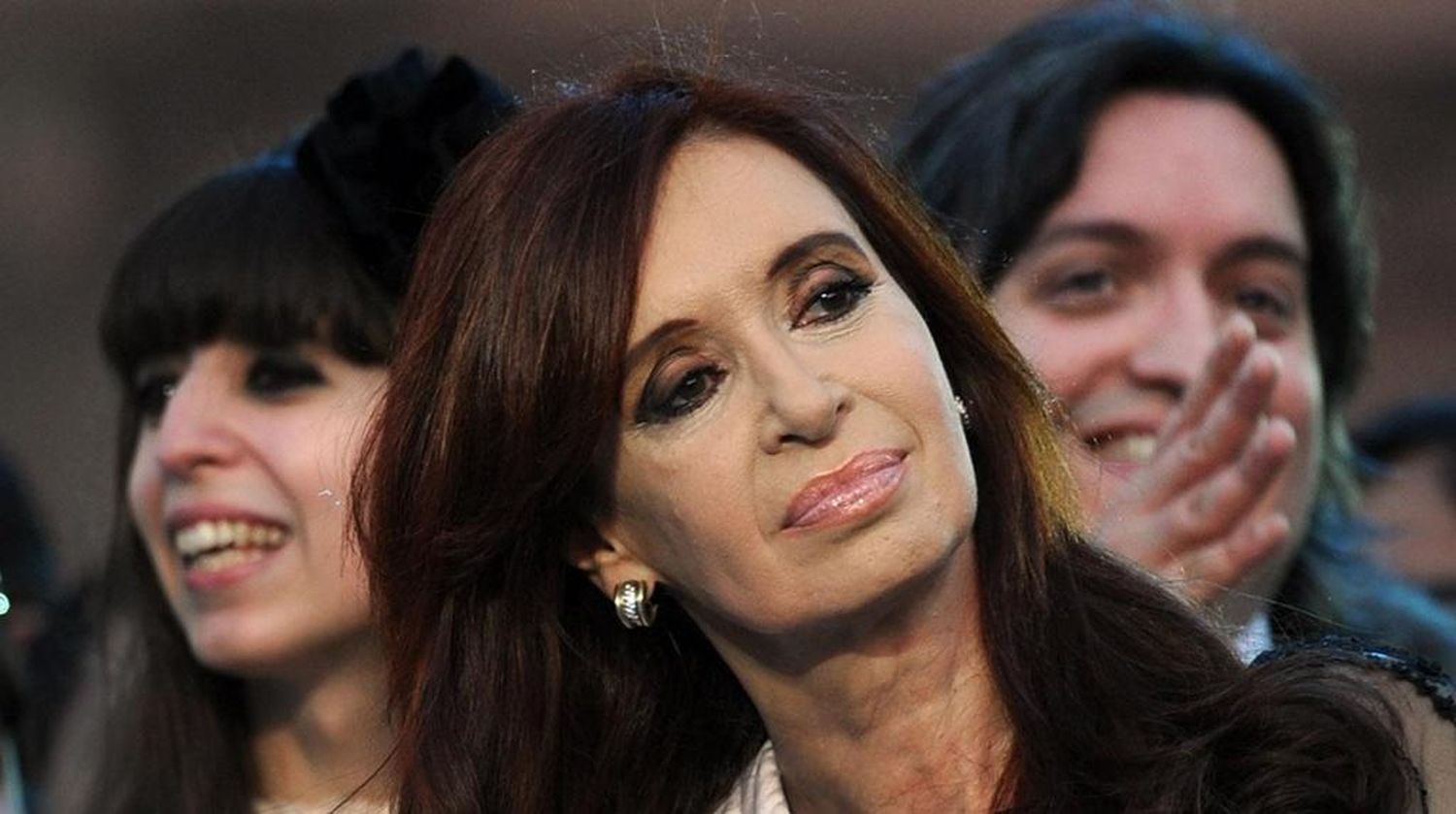 Procesaron a Cristina Kirchner y a sus dos hijos por lavado de dinero