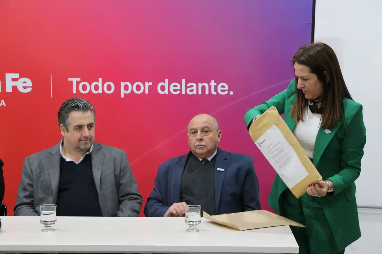 Los vehículos fueron licitados este viernes, se suman a la adquisición de 800 patrulleros.