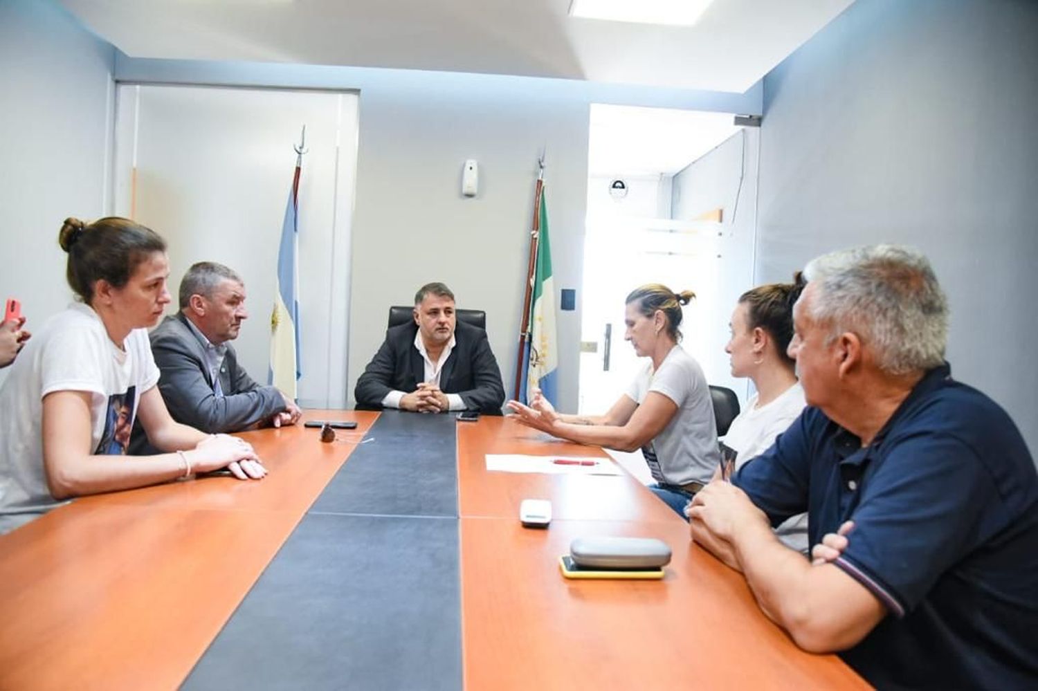 El ministro de gobierno chaqueño recibió a familiares y amigos de Fernando Francovich