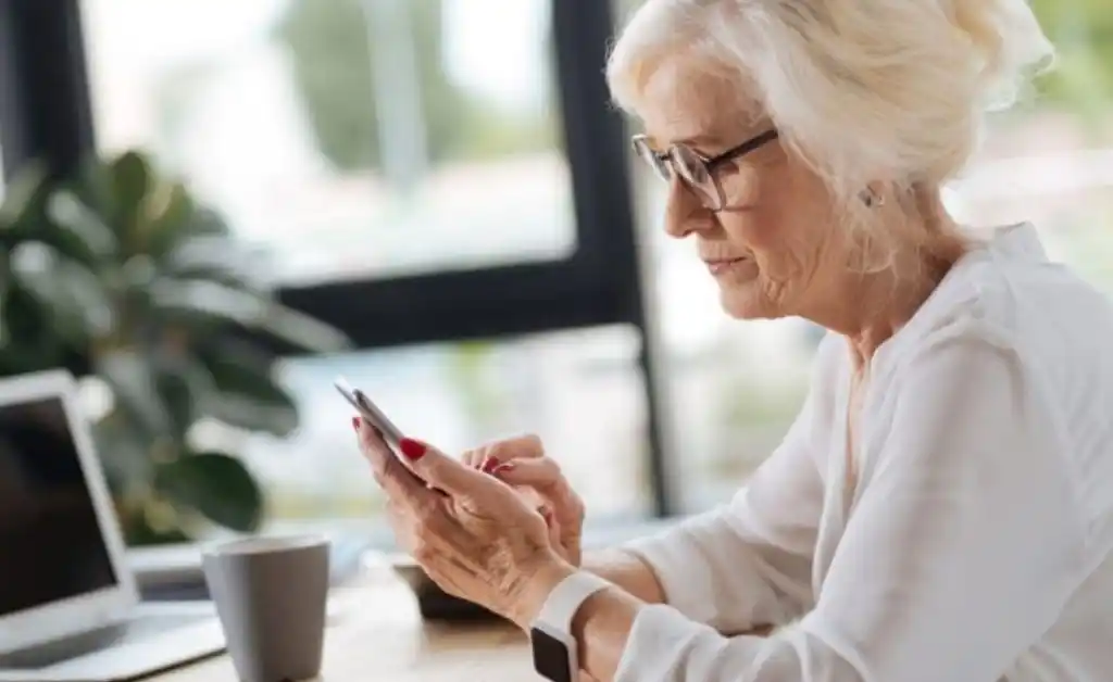 El PAMI lanza 7 mil talleres y cursos virtuales gratuitos