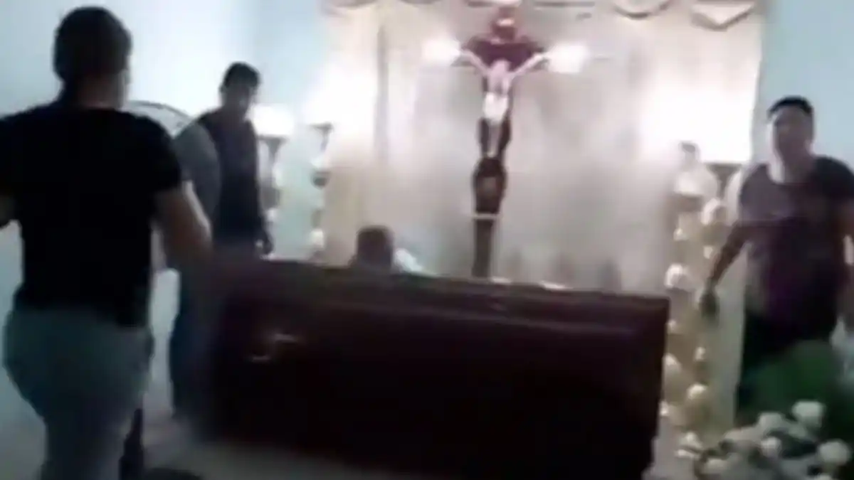 La dieron por muerta y revivió en su velorio, se encuentra en cuidados intensivos en un hospital ¿QUÉ DICE LA FAMILIA? (+ Video)