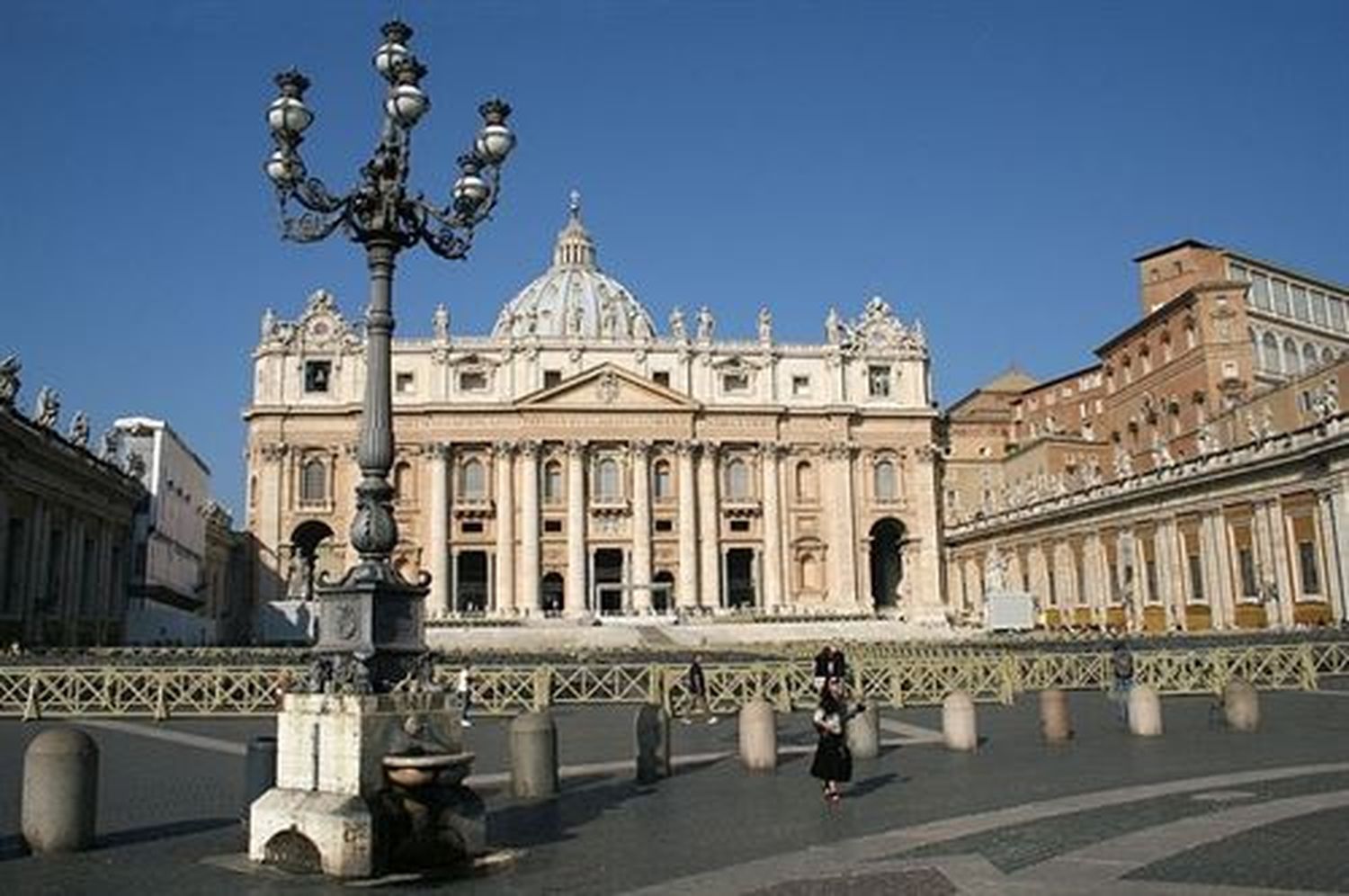 Vaticano difunde la primera foto del papa Francisco tras más de un mes de internación