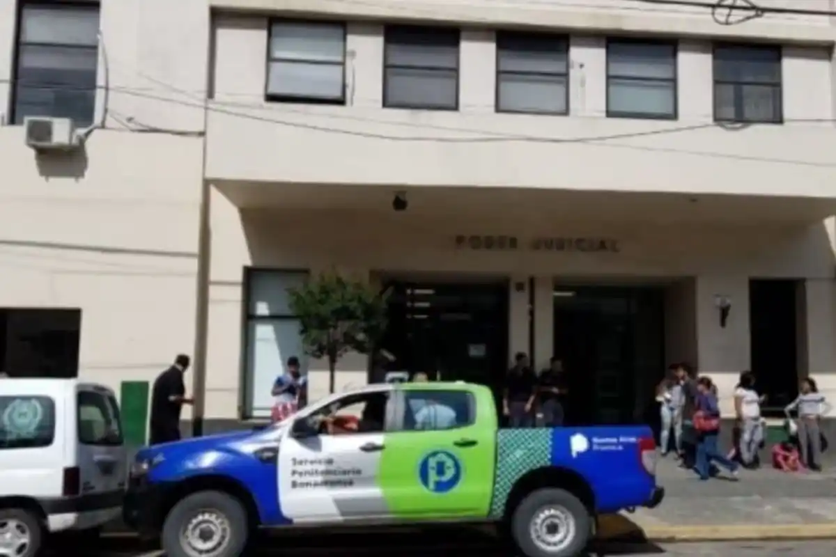 La agresora, de 21 años, quedó a disposición de la Justicia.