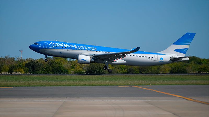Llegó al país el décimo vuelo con 300 mil dosis de vacuna Sputnik V