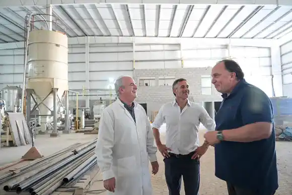 Achával recorrió el polo productivo del partido de Las Heras y destacó el rol de la industria en Provincia