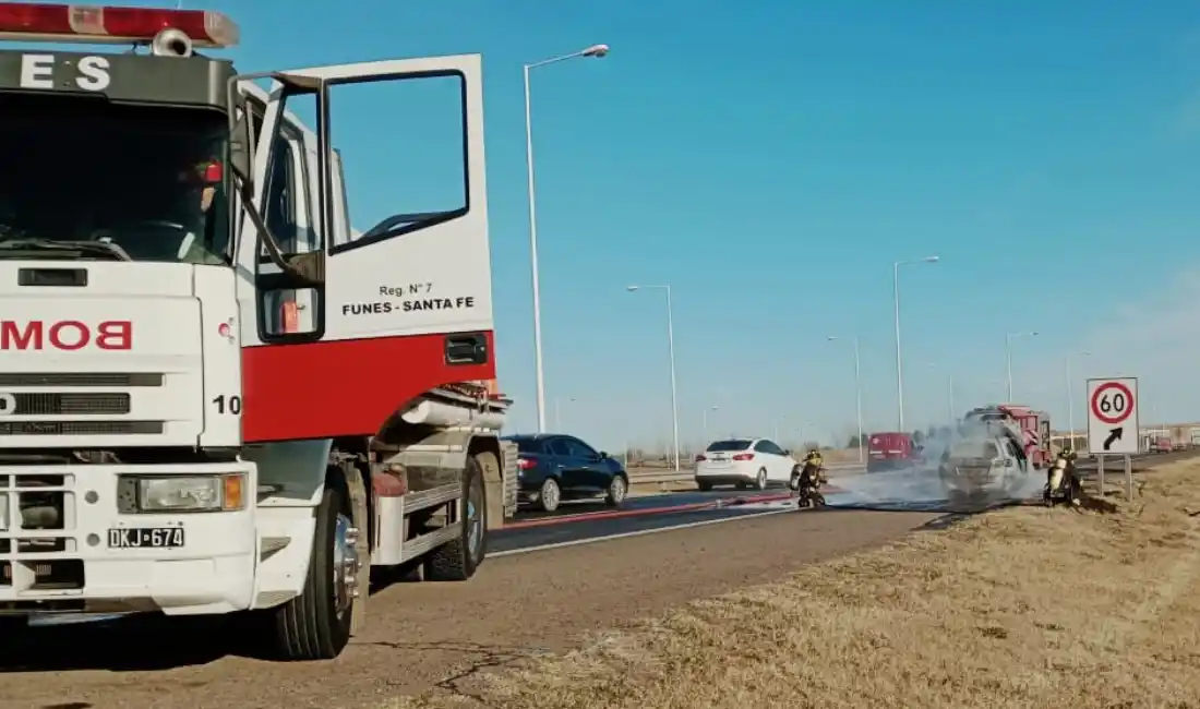 Se incendió un auto en la autopista Rosario – Córdoba
