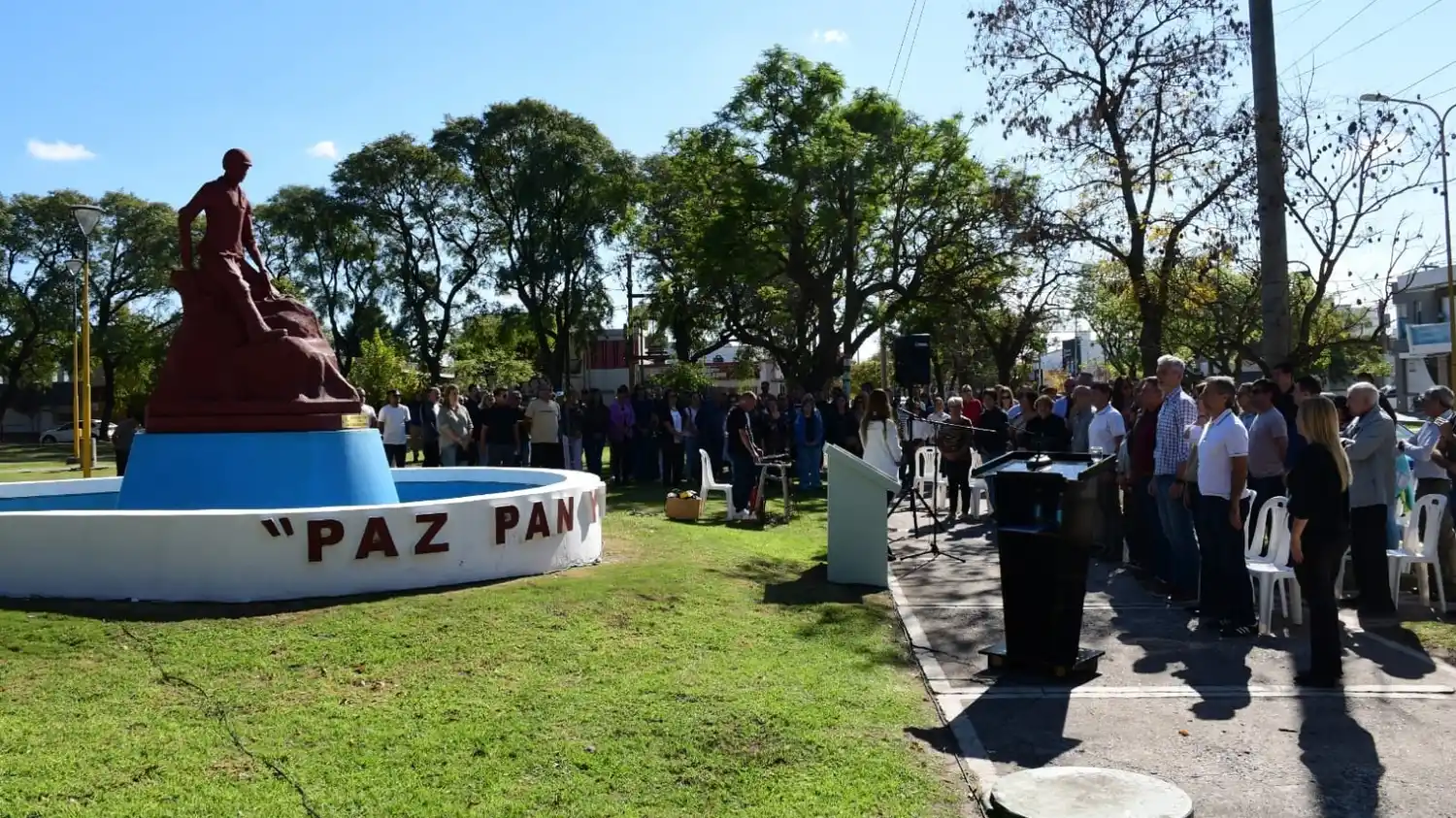 Conmemoraron el Día del Trabajador con un acto en la Plaza 1° de Mayo