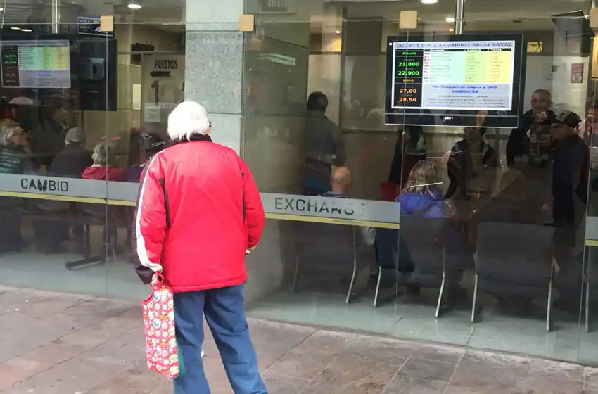 Dólar imbatible: en Mar del Plata cerró a $46,20