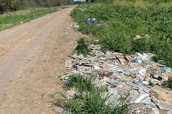 El municipio multará severamente a quienes arrojen basura en caninos rurales