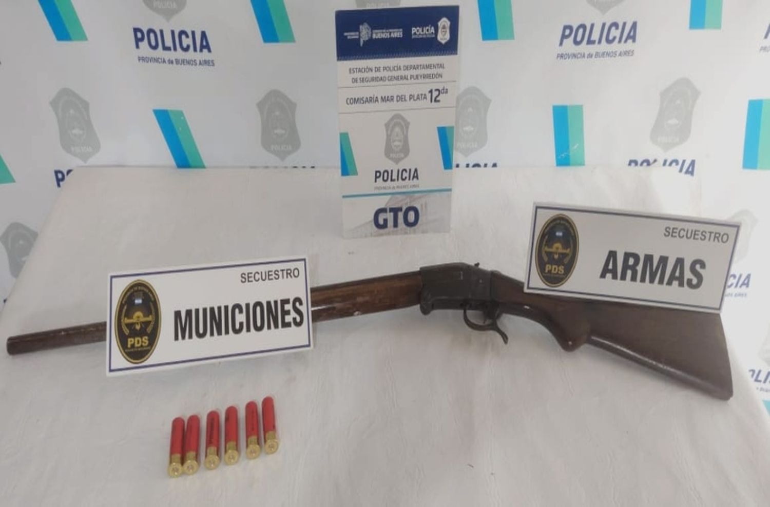 Mientras arreaban su ganado, fueron echados a los tiros de un campo