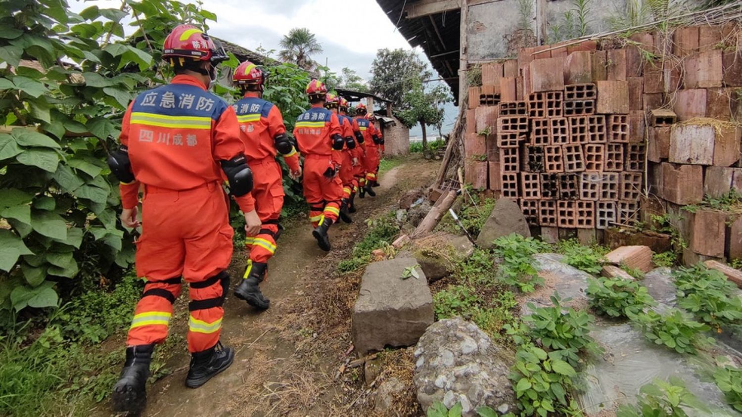 Video: impactante sismo de 6.6 provocó siete muertes en China