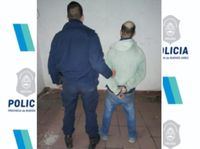 Aprehendieron a un hombre que hurtó una mochila de un auto estacionado