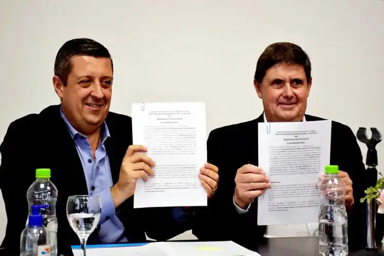 Firman convenio para desagües cloacales en “Boca del Tigre”