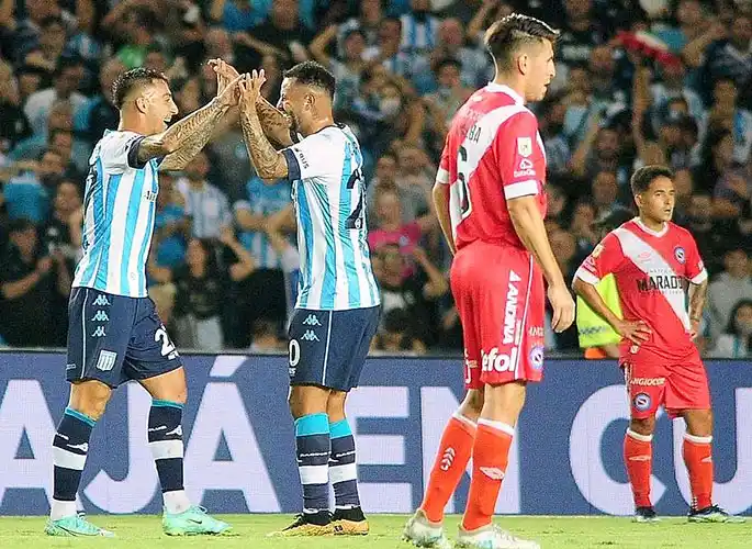 El primero. Fue goleada de Racing