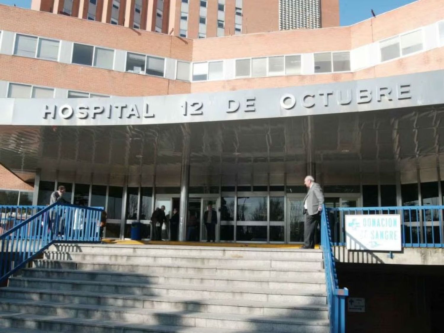 La mujer, que sobrevivió a la caída, fue trasladada al Hospital 12 de Octubre, donde se encuentra fuera de peligro. (Foto: Comunidad de Madrid)