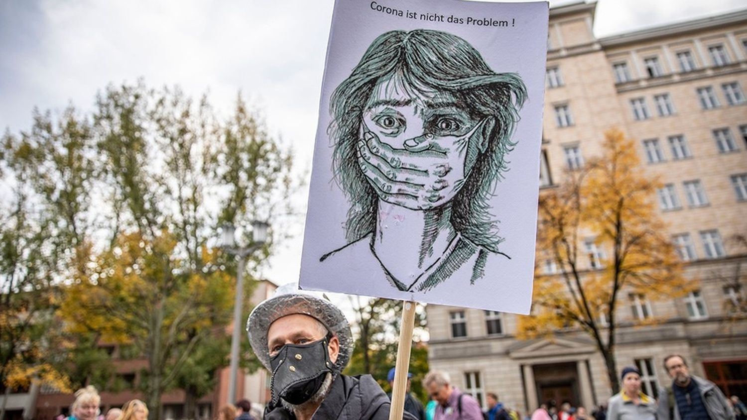 Hubo incidentes en Berlín en una marcha contra las restricciones por el Covid-19