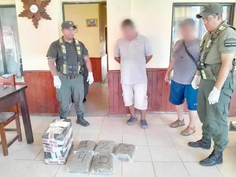 Fue detenido al presentarse a retirar una 
encomienda cargada con más de 5 kilos de marihuana
