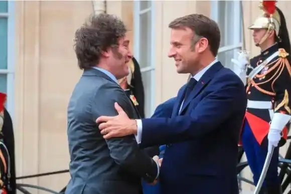 Tras la polémica, Macron recibió a Milei en Francia