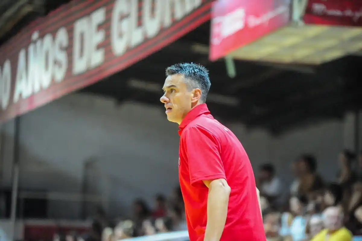 El entrenador uruguayense va por su primer título como entrenador en su primer año en Central Entrerriano.