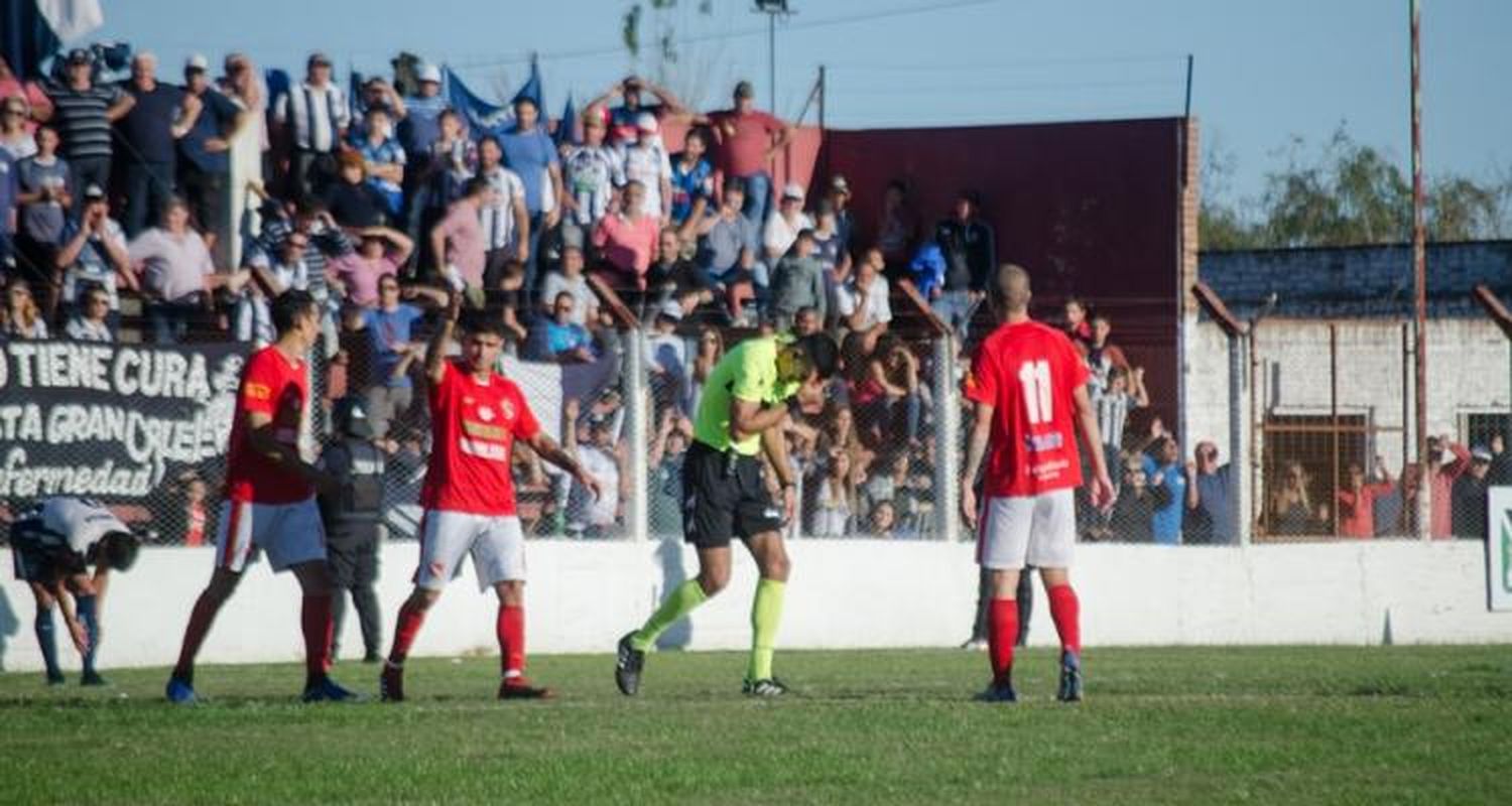 Joaquín Gil, tras ser agredido en Chivilcoy: “No recuerdo entre que me senté en la cancha y me llevaron al hospital”