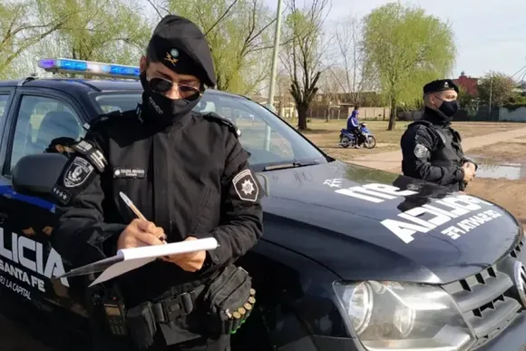 Perseguido por violentos, se tiró al Río Coronda escapando de una pelea: la policía le salvó la vida