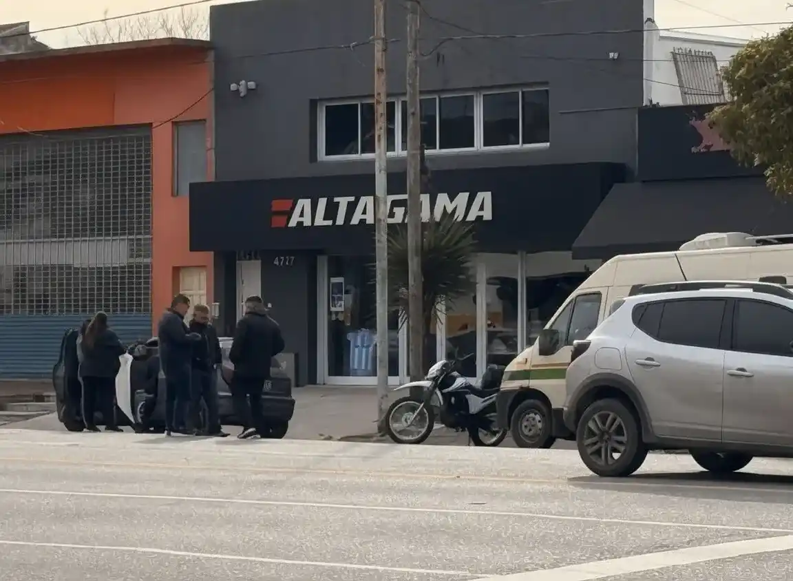 Un triple choque se registró sobre avenida Colón y el tránsito vehicular se vio interrumpido