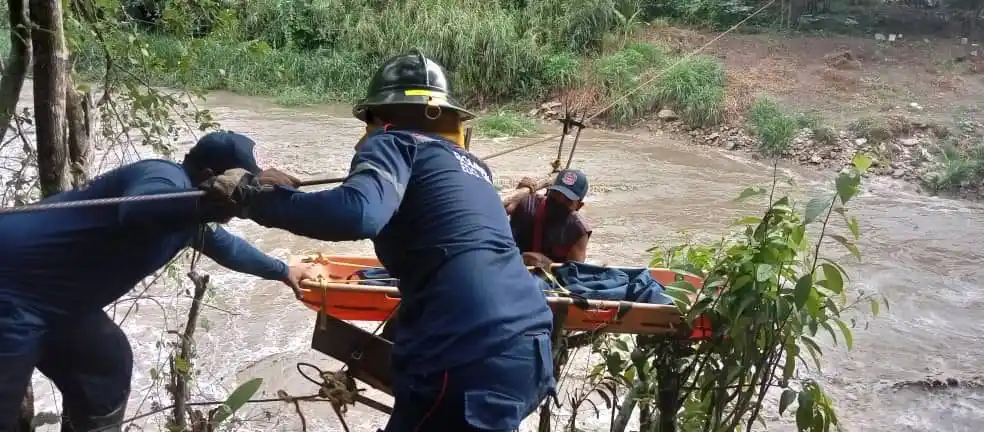 Localizan cuerpo de niño en el Guaire, que podría ser del infante que cayó en Chapellín