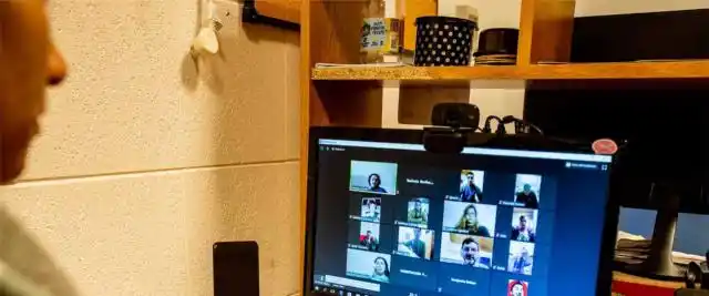El Becario acompaña a los estudiantes con charlas virtuales de orientación vocacional