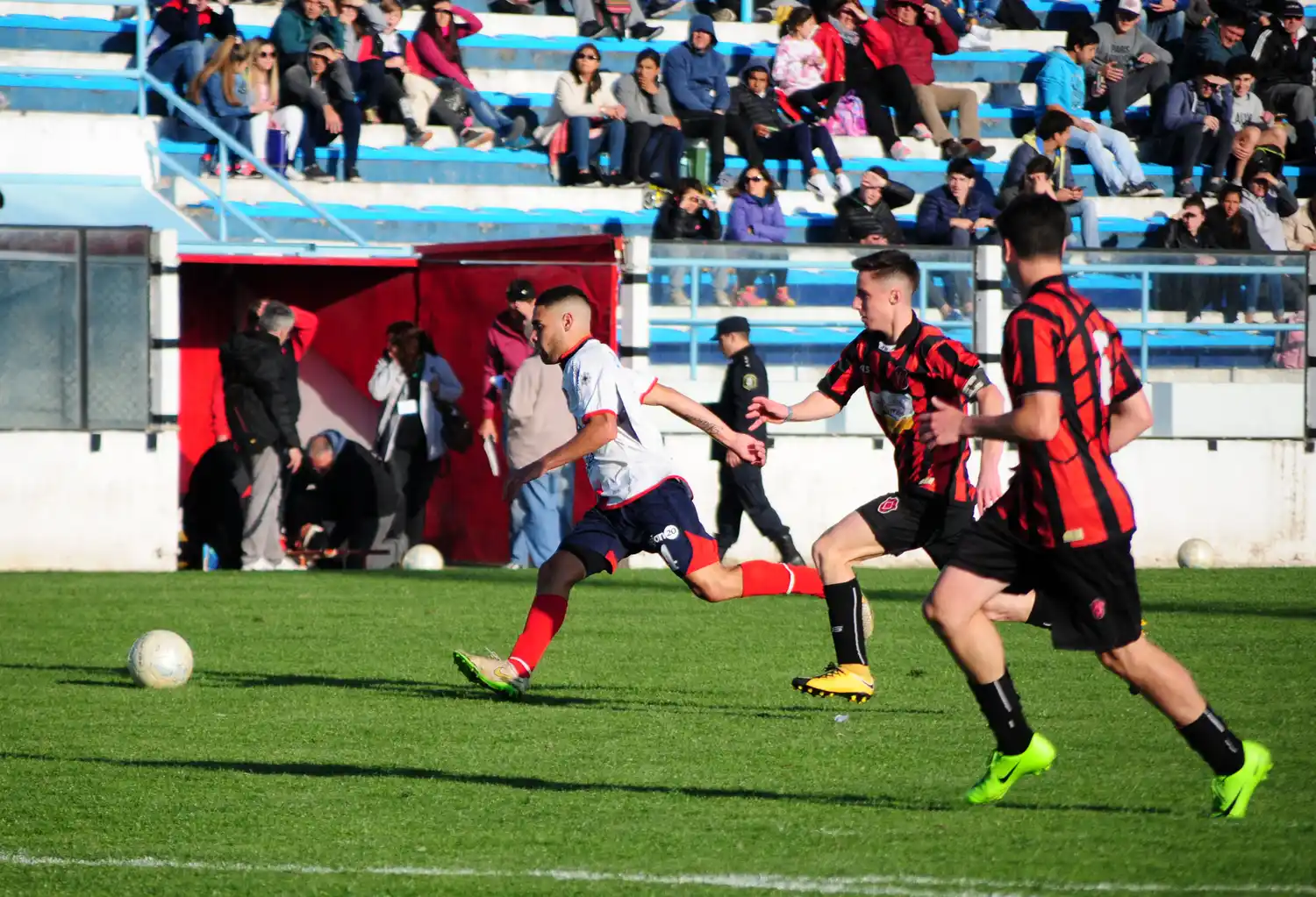 Defensores de Ayacucho, Loma Negra y Ferro tuvieron festejos en las formativas
