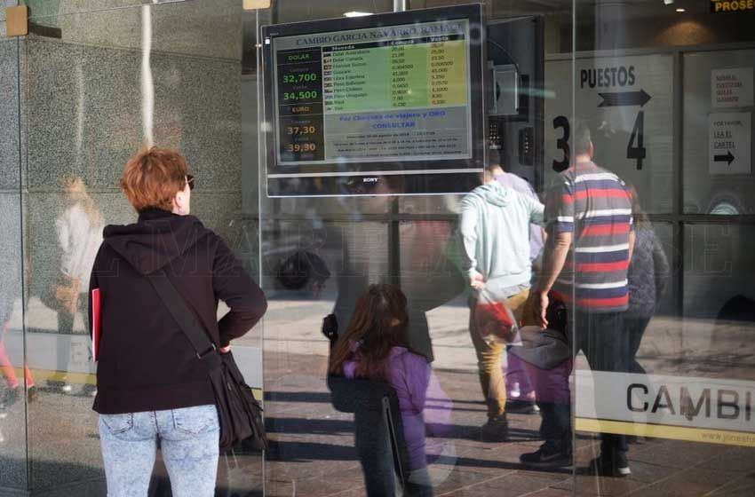 El dólar alcanzó los $35 en las pizarras marplatenses
