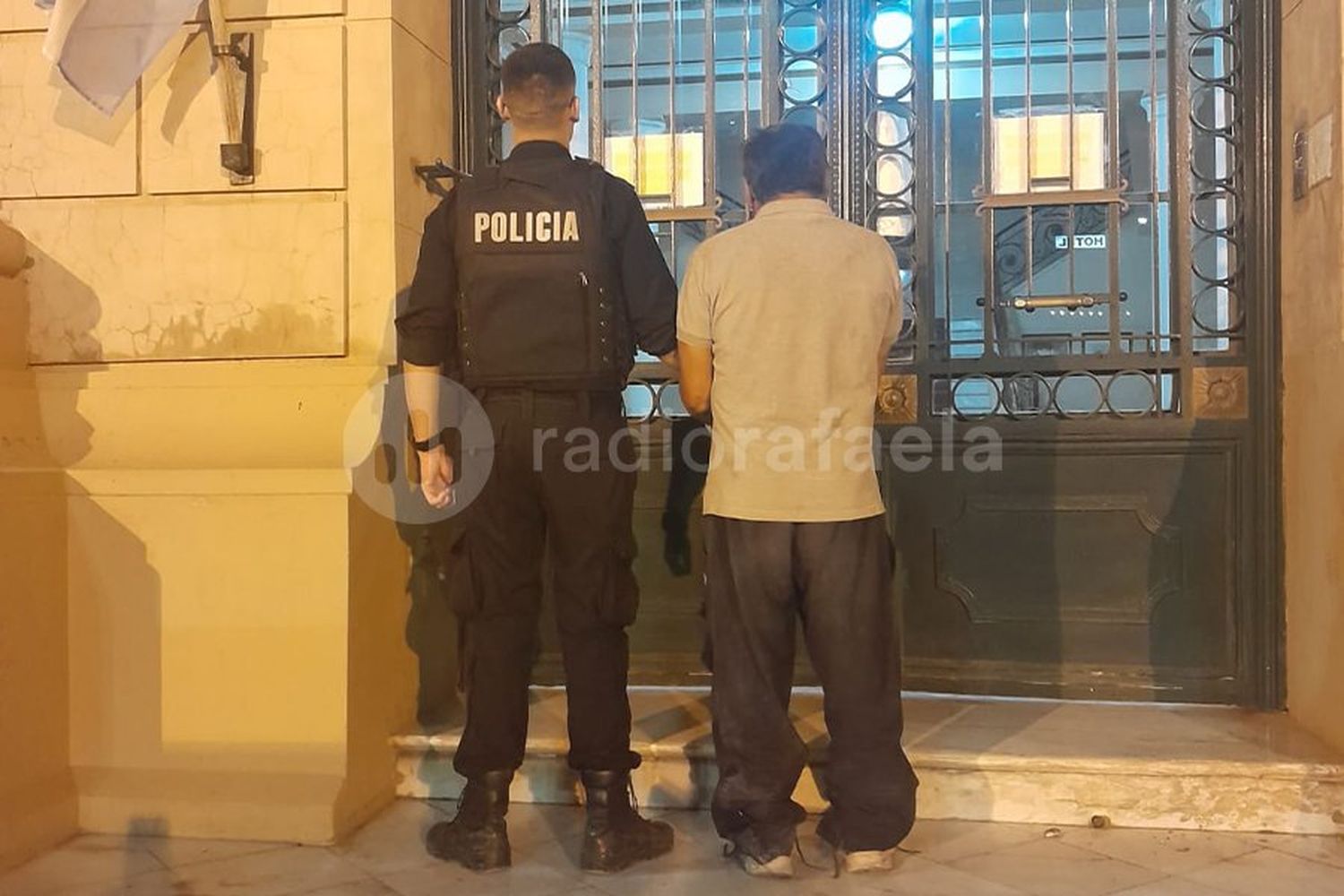 Armado con un cuchillo, quiso entrar a la casa de su ex pareja