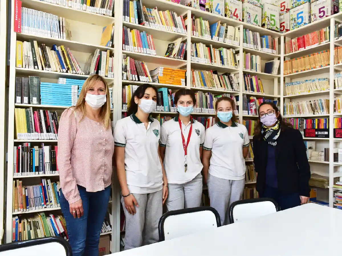 Tres jóvenes “Sherlock Holmes” de la ENA compiten en las Olimpíadas de Historia