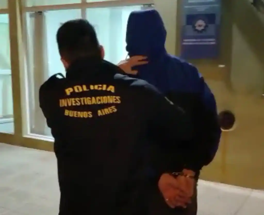 Detienen a joven conocido como «hombre araña»